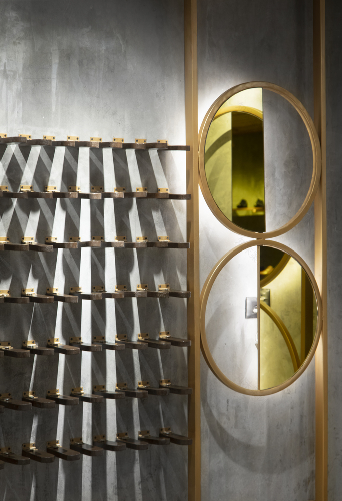 融合建筑美学的奢华鞋店设计-43