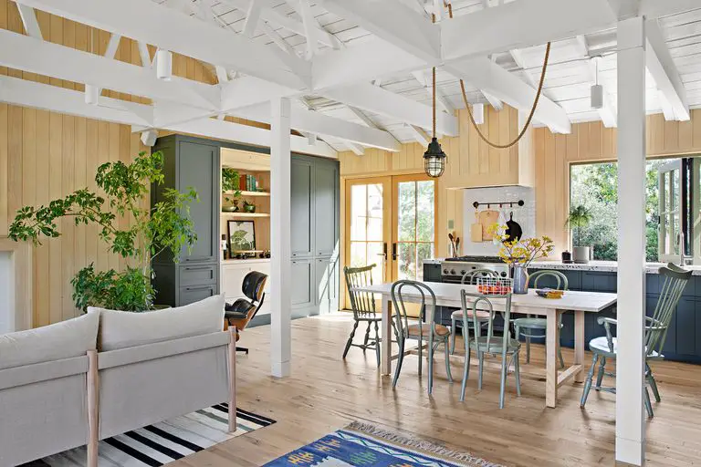 白色魅力 | 设计师 Raili Clasen 的旧屋新生-1