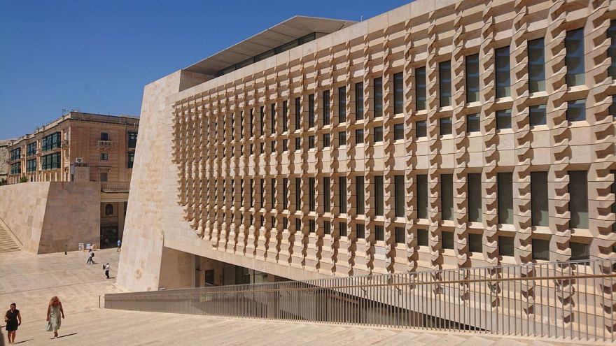 马耳他瓦莱塔城市更新项目(含城门,议会大楼,露天剧院)丨瑞士瓦莱丨以意大利建筑师伦佐·皮亚诺为首的团队-0