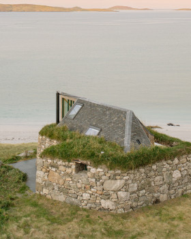 英国 Cruachan Beag 住宅丨Bard Architectures