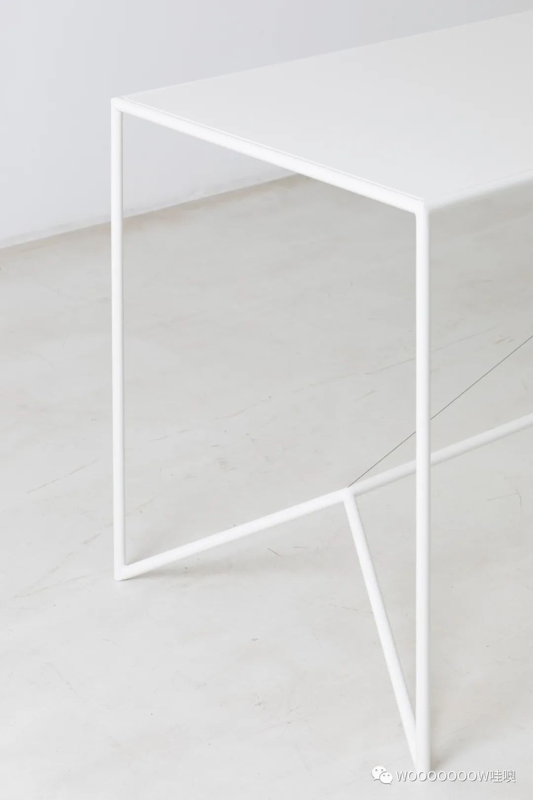 色彩斑斓的比利时手工钢制桌子-4