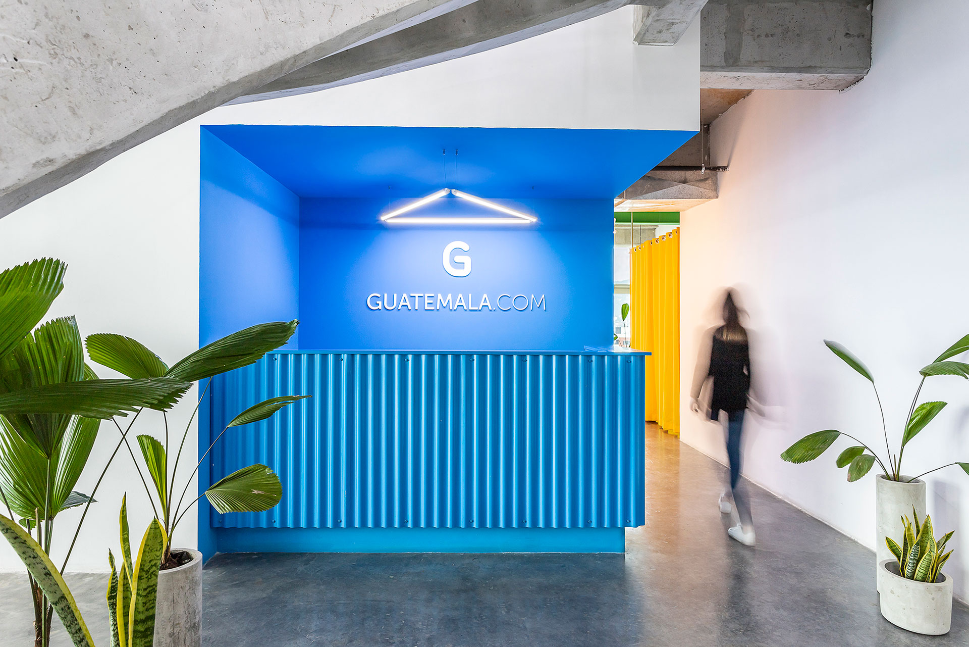 Guatemala 办公室 · 色彩活力协作空间-12