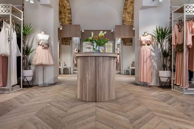 广东中山服装城淘宝店主跨界打造多元化品牌-3