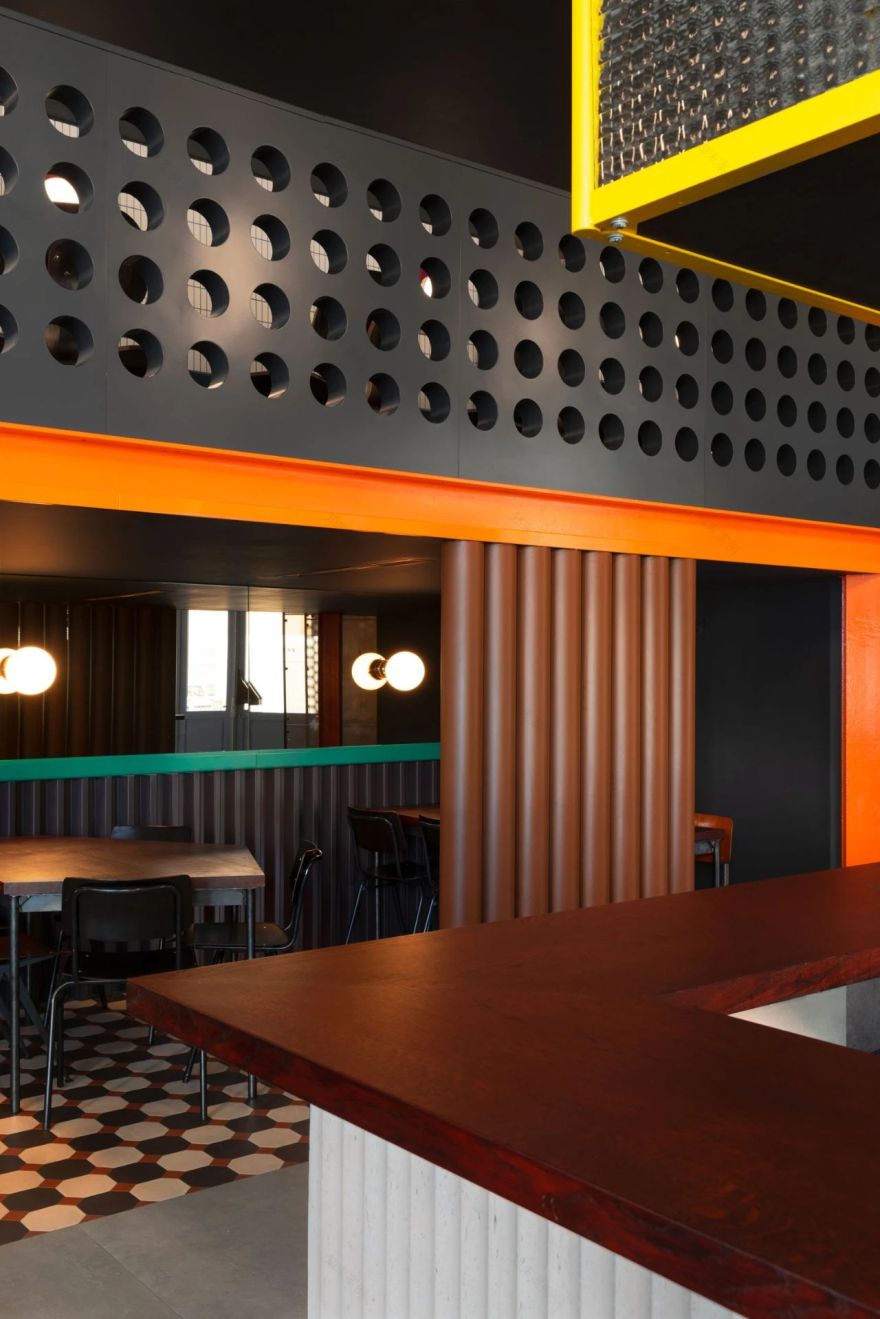 法国La Raffinerie Modernist啤酒吧-18