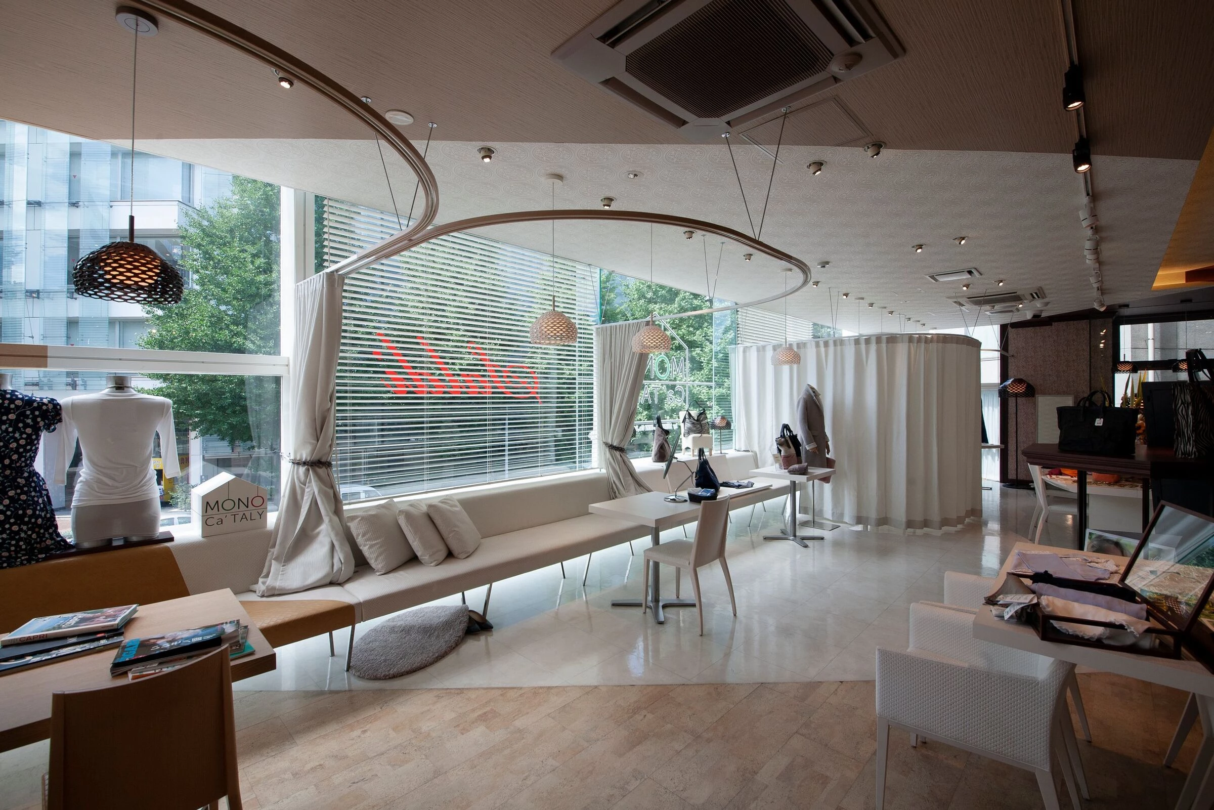 东京阳光试衣间酒廊-16