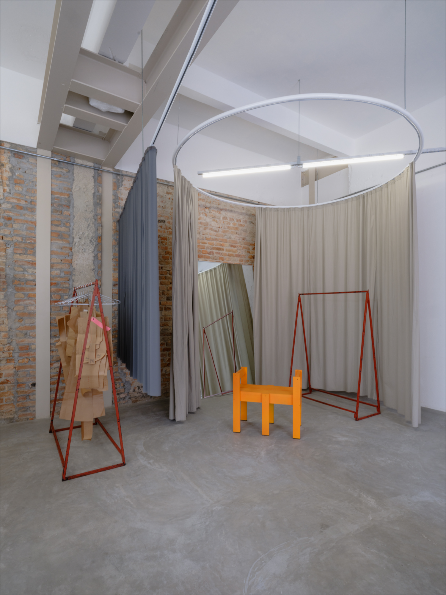 CLUBE旗下的ÃO商店-12