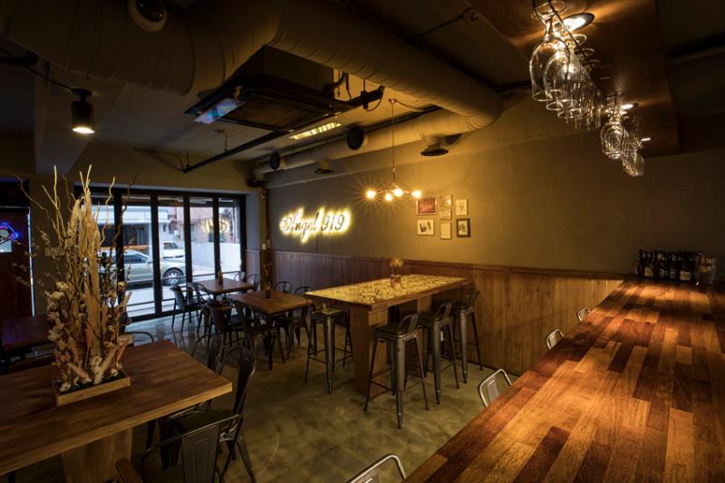 照明营造氛围的空灵咖啡厅设计-9