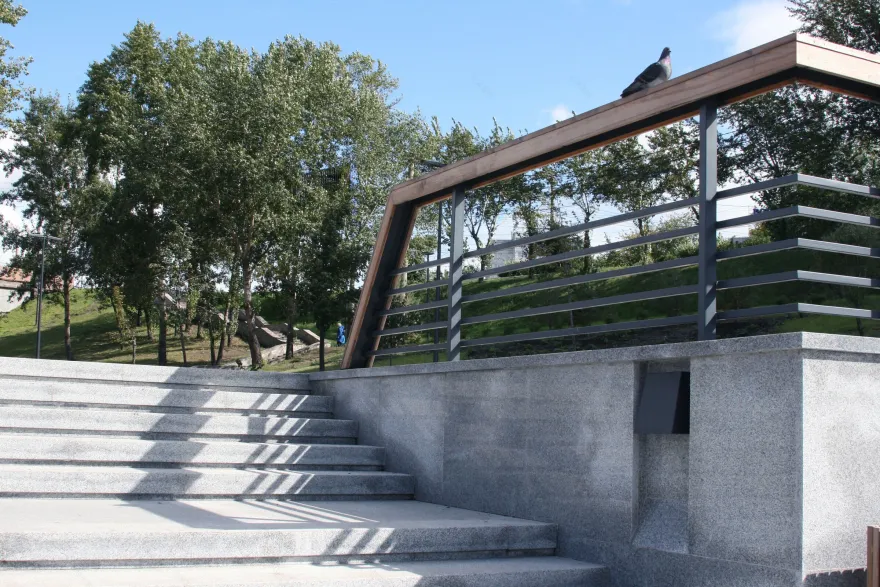 PROMENADE WITH AMPHITHEATER AND ART OBJECT-29