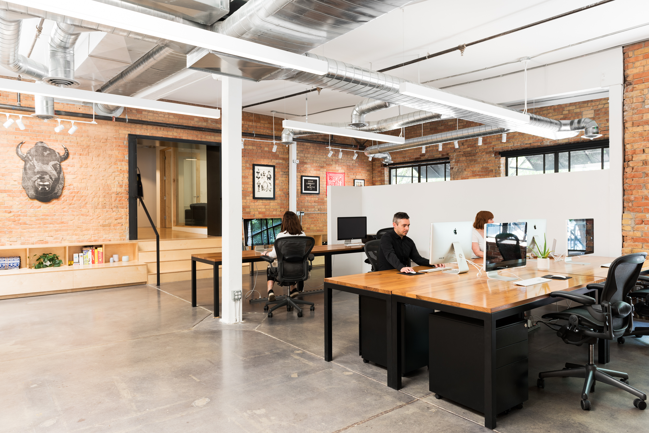 历史仓库区里的现代创意办公室 · Big Cartel 总部丨Sparano + Mooney Architecture-22
