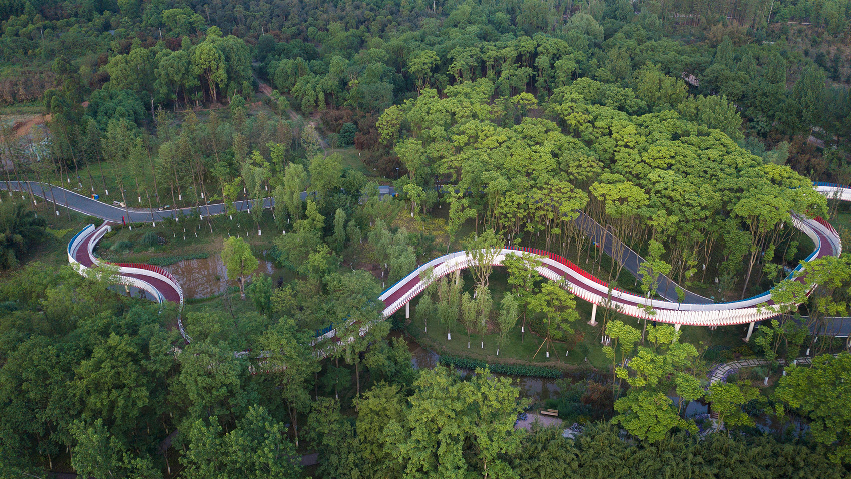 成都鹿溪智谷云廊 / 四周建筑-2