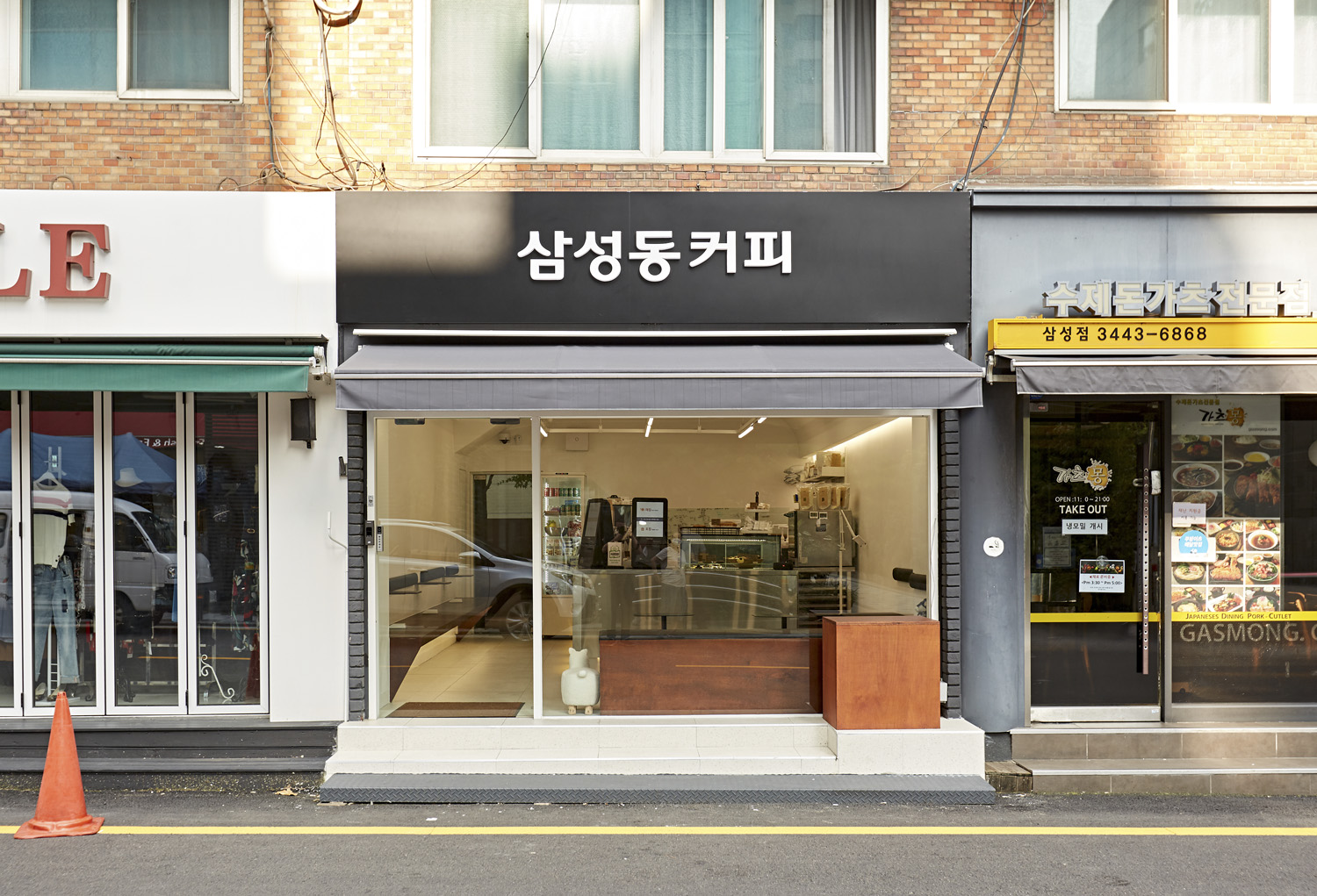 三星洞咖啡厅，15 坪极简空间设计-2