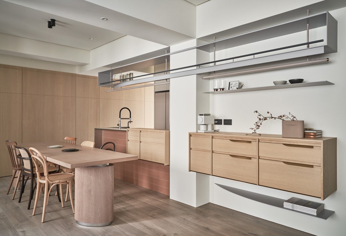 從「有靈魂的餐桌」開始滋養家的故事！用溫和時髦的磚紅色，描繪以餐廚空間為核心的起居光景 — Hey!Cheese-6