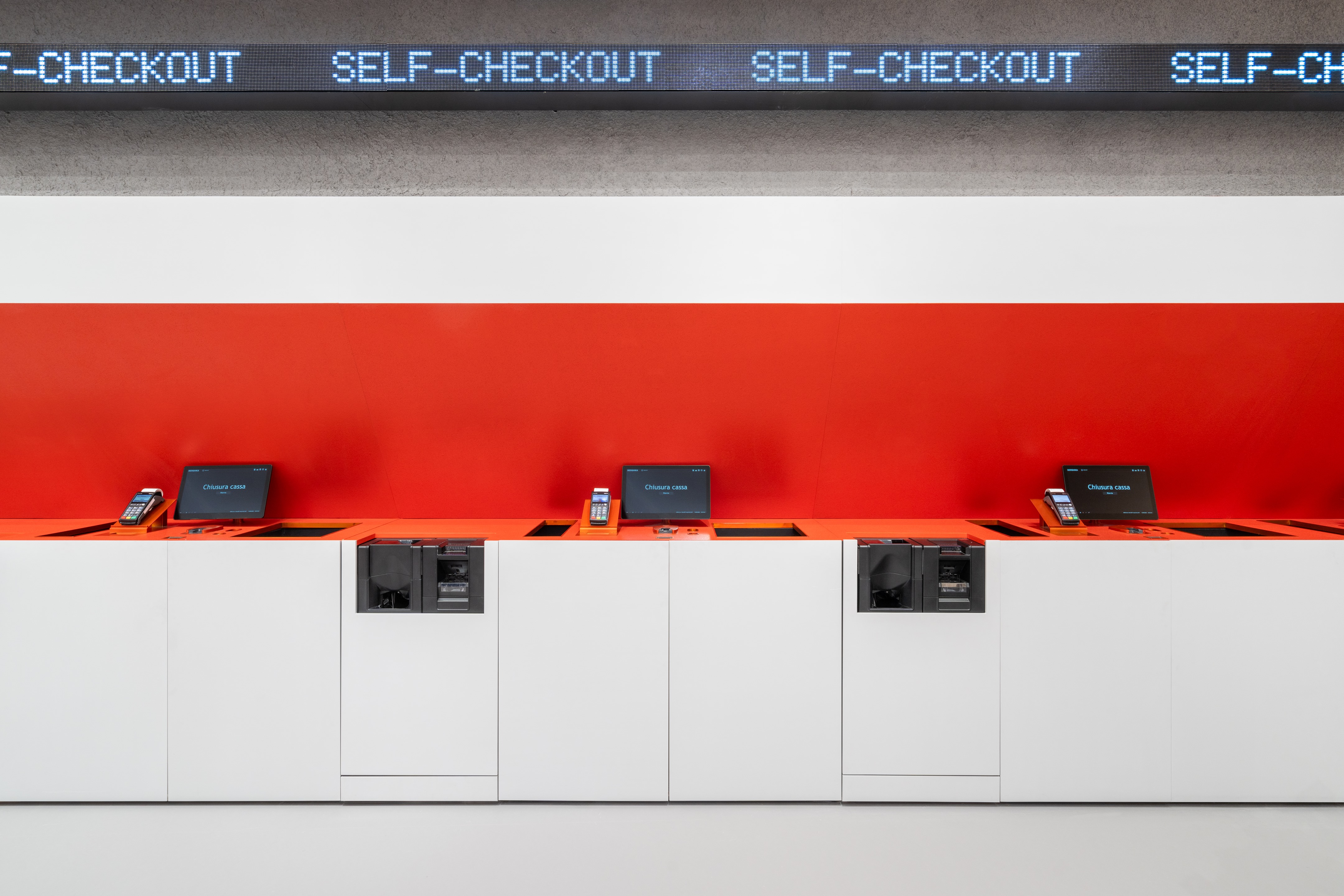 Bershka Vittorio Emanuele 旗舰店丨意大利米兰丨OMA-7