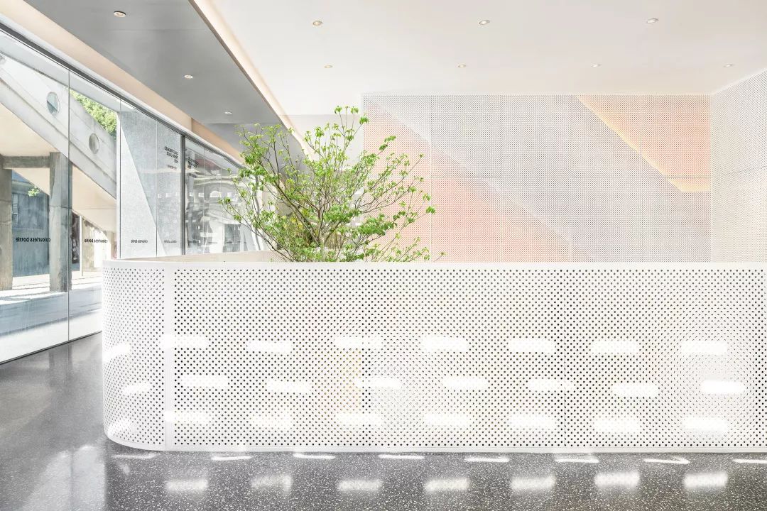 "无聊の瓶子"冷压果汁店 | 科技鲜榨,保留食物全营养-35