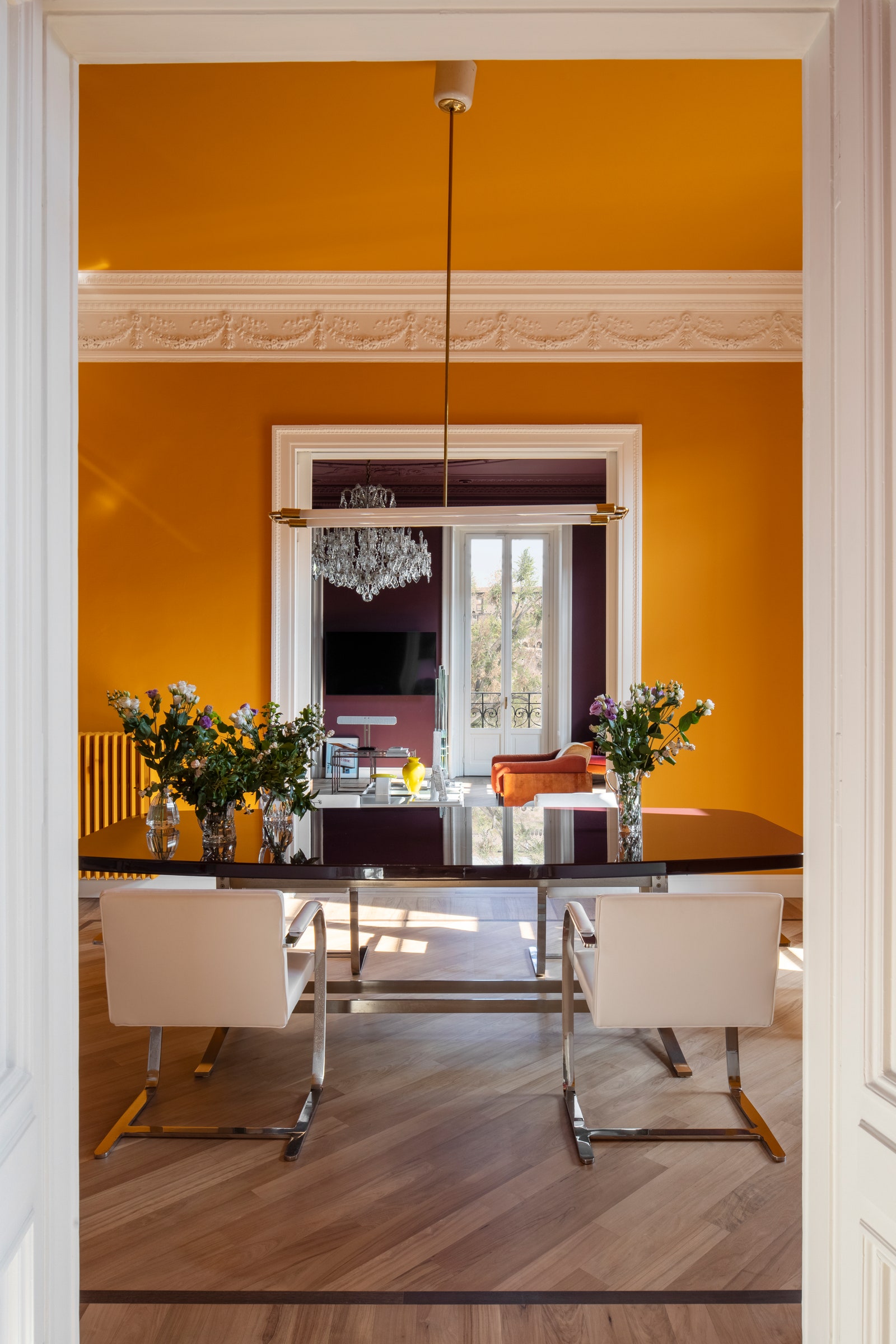 米兰时尚继承者的梦幻之家 | 色彩斑斓的现代城堡-2