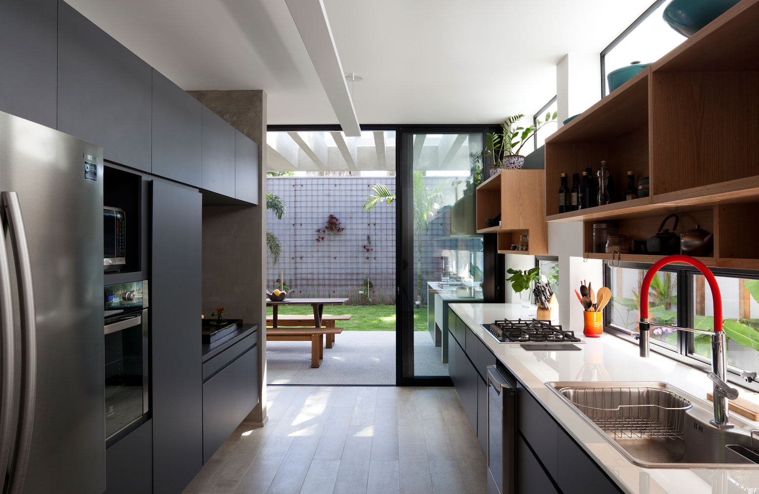 Magnificent Remodeling of a House from the 70s that has made this a Modern and Comfortable Home-18