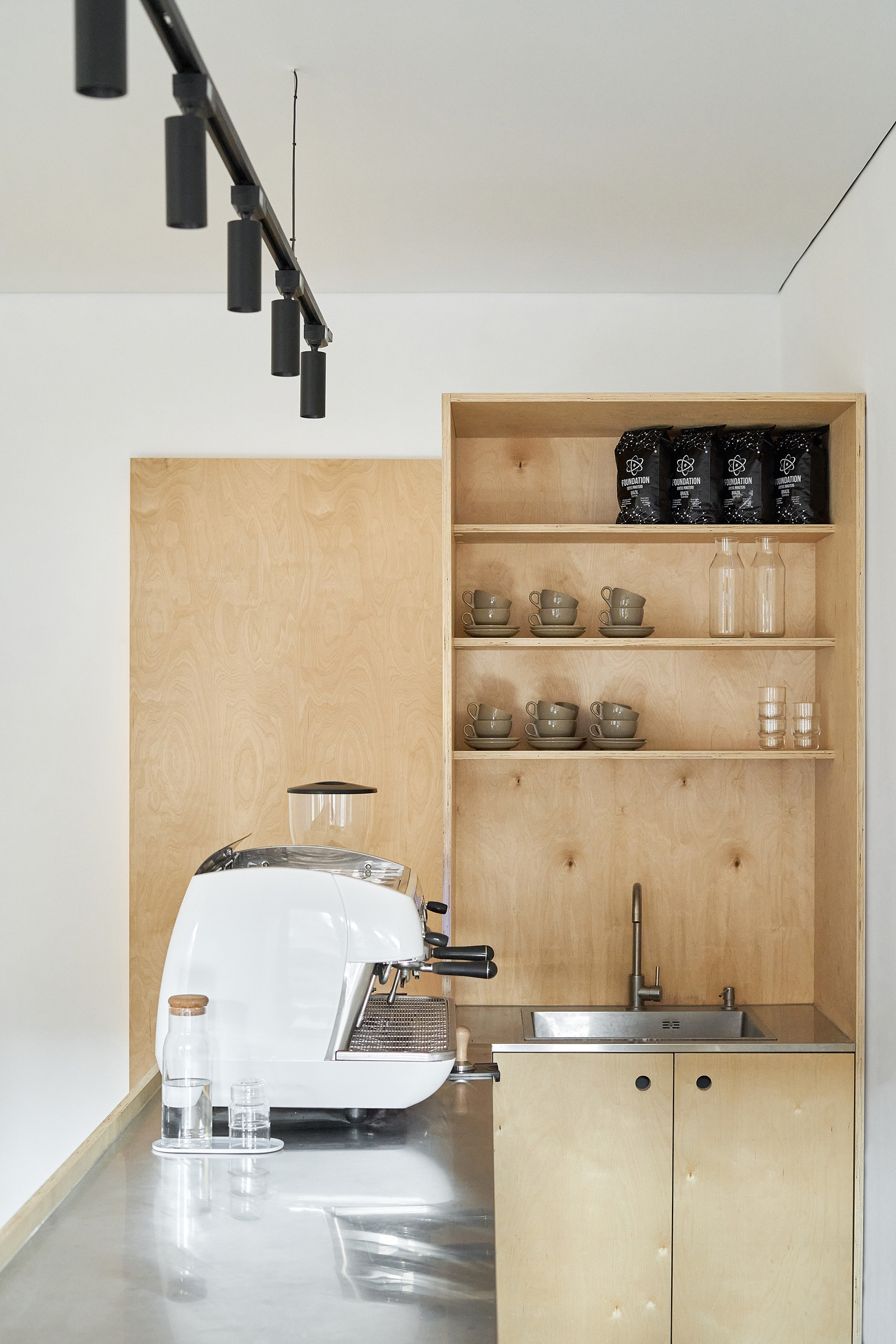 谢谢工坊（注：atelier常见意为工作室、工坊 ，merci是法语谢谢的意思，这种表达符合一般对品牌名称的理解，但需结合具体背景判断其最准确含义） 丨乌克兰敖德萨丨Angelina Malysheva-20