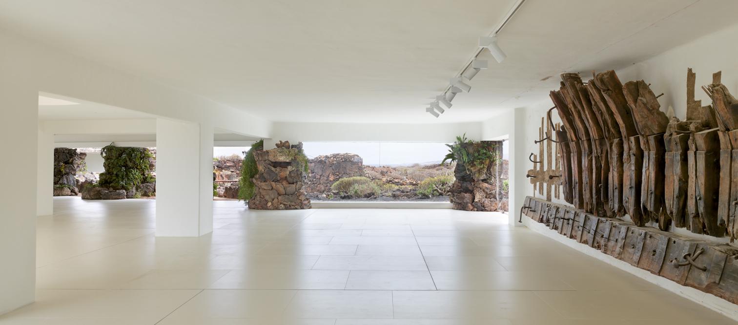 火山之家 · 线性光影的展览空间-13