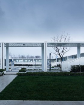 Container Campus of Jiangxinzhou Middle School / ADINJU