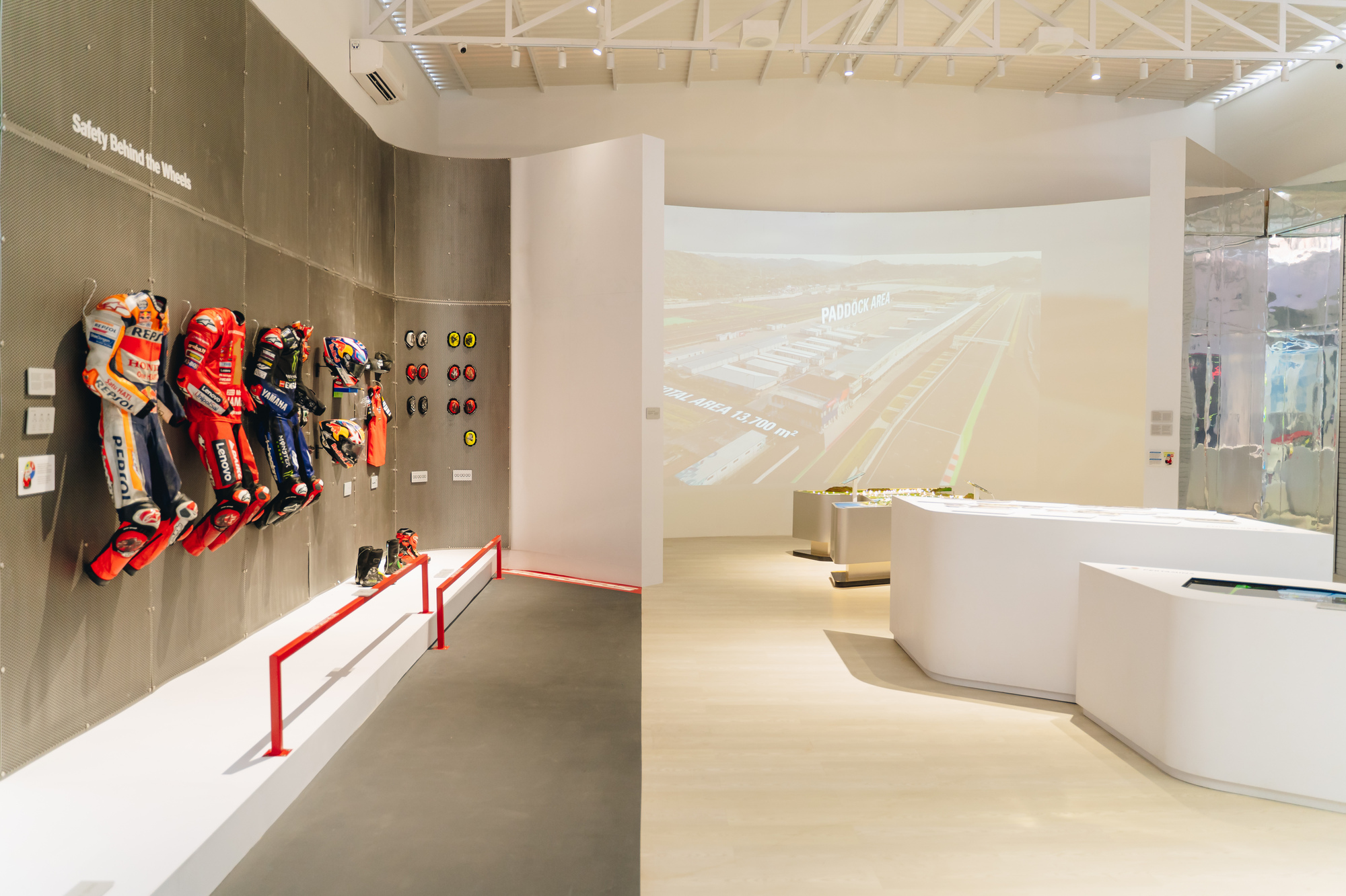 佩特敏纳摩托大奖赛电动体验画廊丨印度丨AT  LARS-31