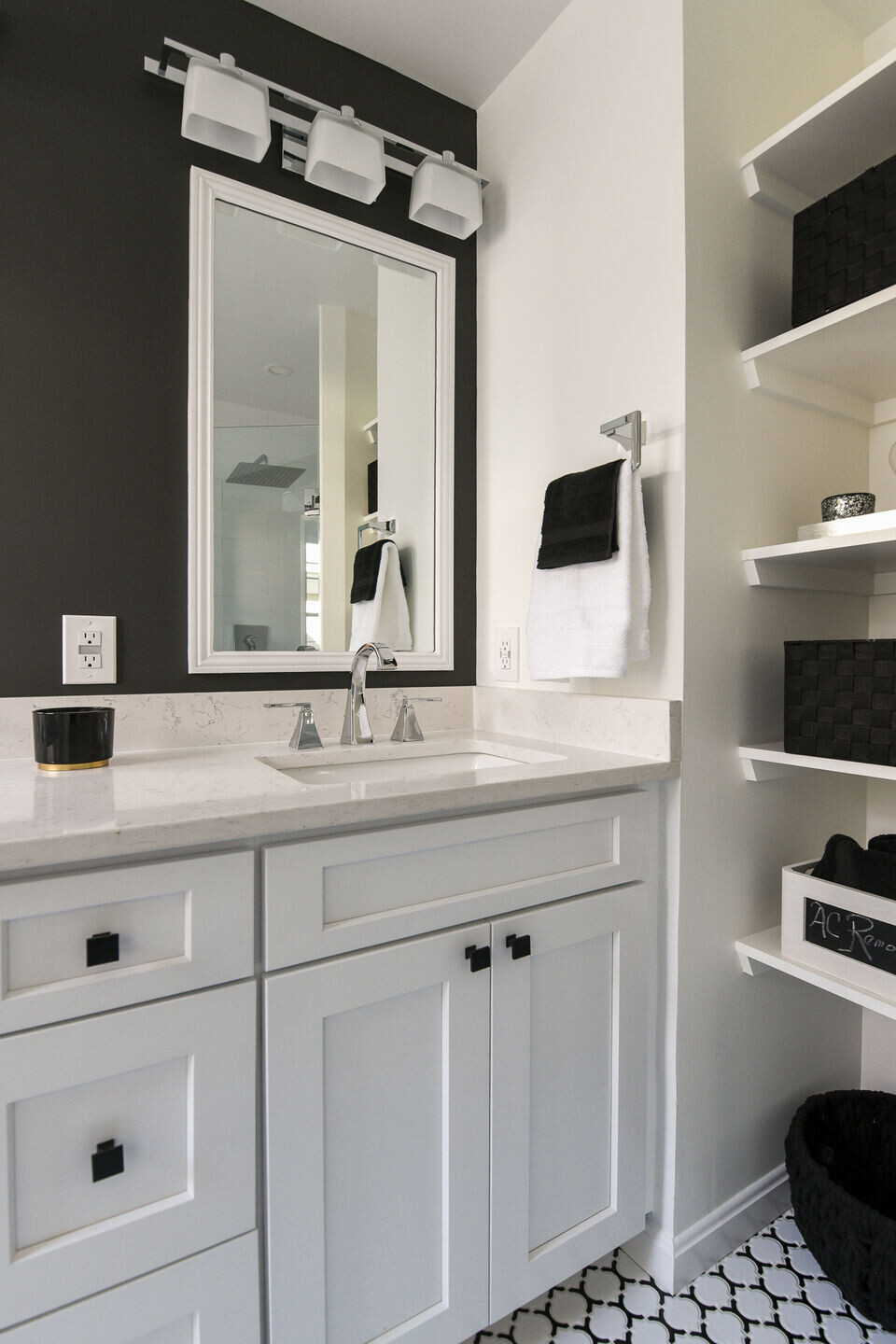 黑白简约主卫设计-12