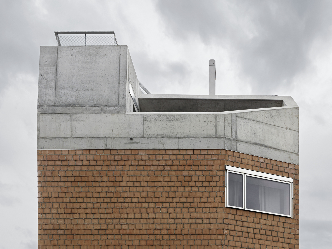 和谐雕塑般的瑞士住宅设计-35