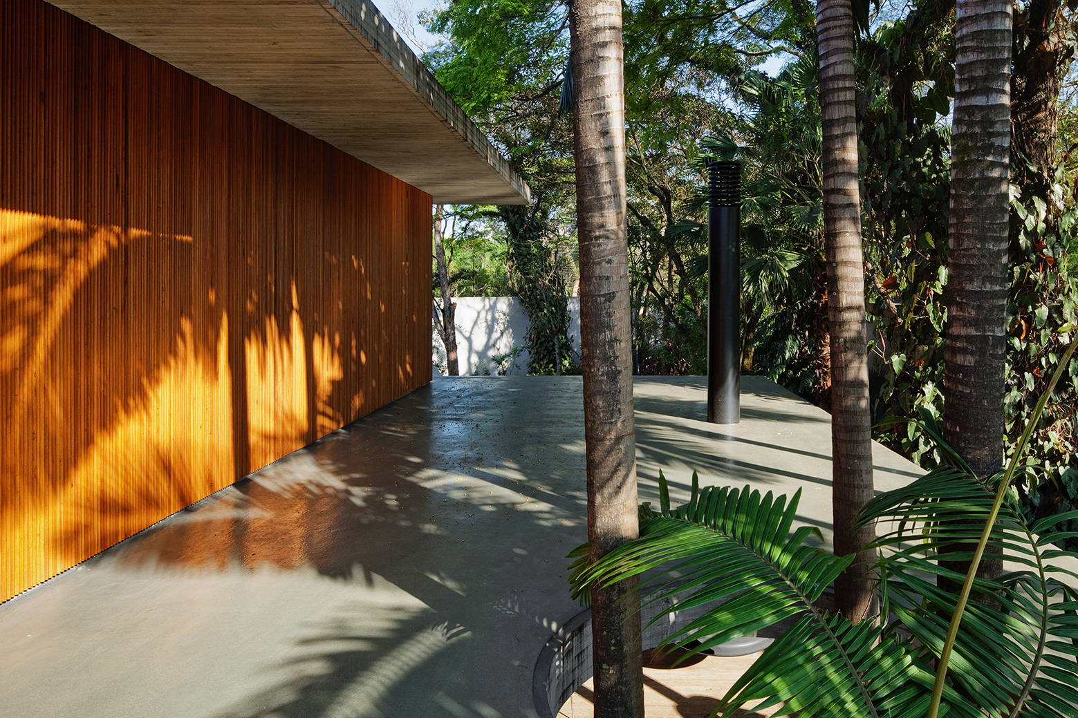 巴西 Toblerone 住宅 | 开放式布局,木结构网格,室内外自由空间-31