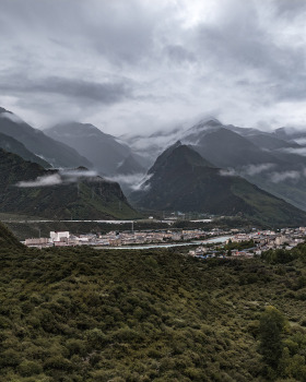 林芝市工布江达县医院整体搬迁(县人民医院、县藏医院)项目,西藏 / 同济四时方院研究中心