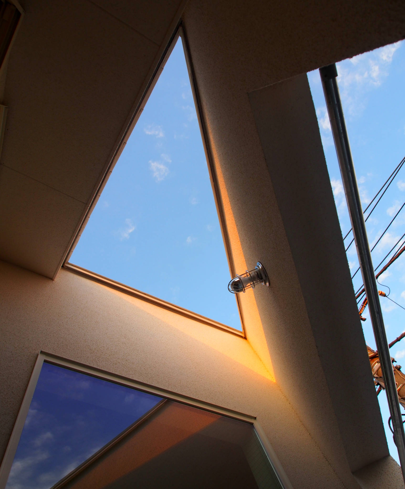 东京简约两户住宅 | 室内设计融入自然光与隐私保护-20