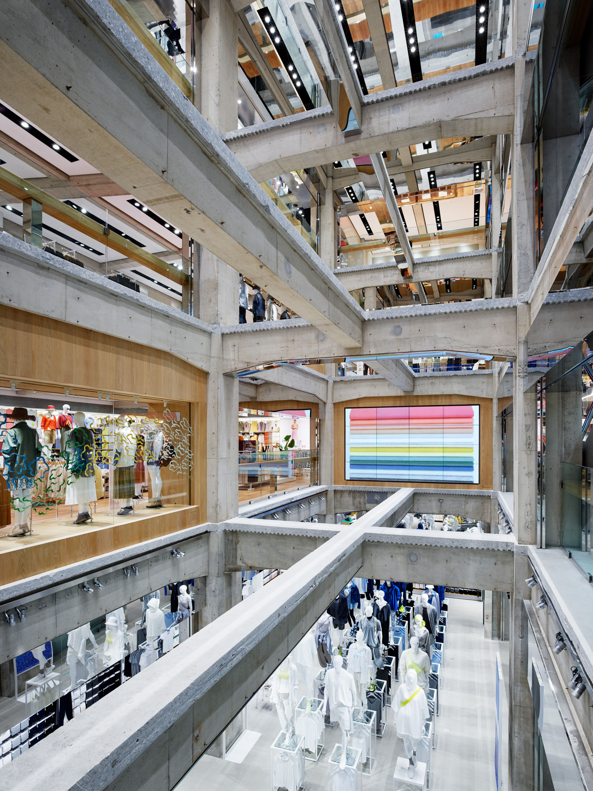 UNIQLO TOKYO Store / Herzog & de Meuron-23