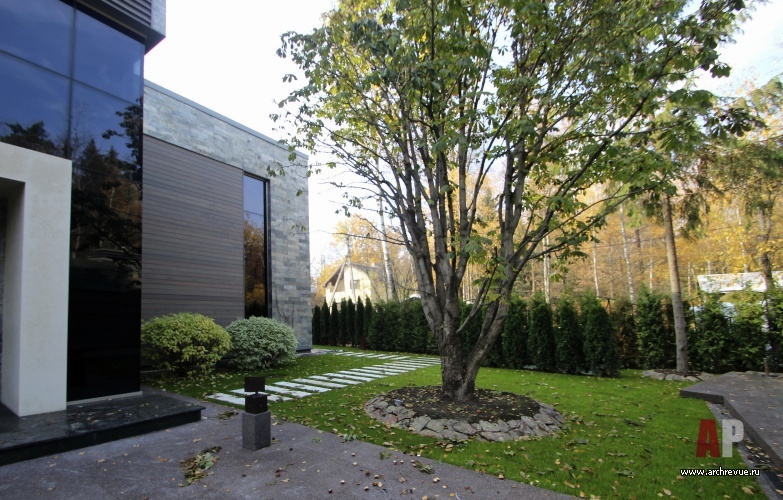 带现代简约建筑和旱溪的小地块景观设计丨俄罗斯莫斯科-26