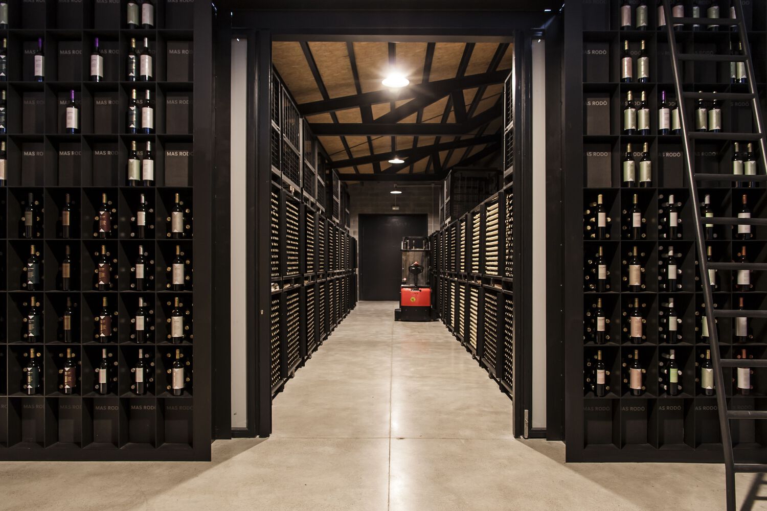 西班牙 Ingravits 酒庄仓库丨SALA FERUSIC Architects-21