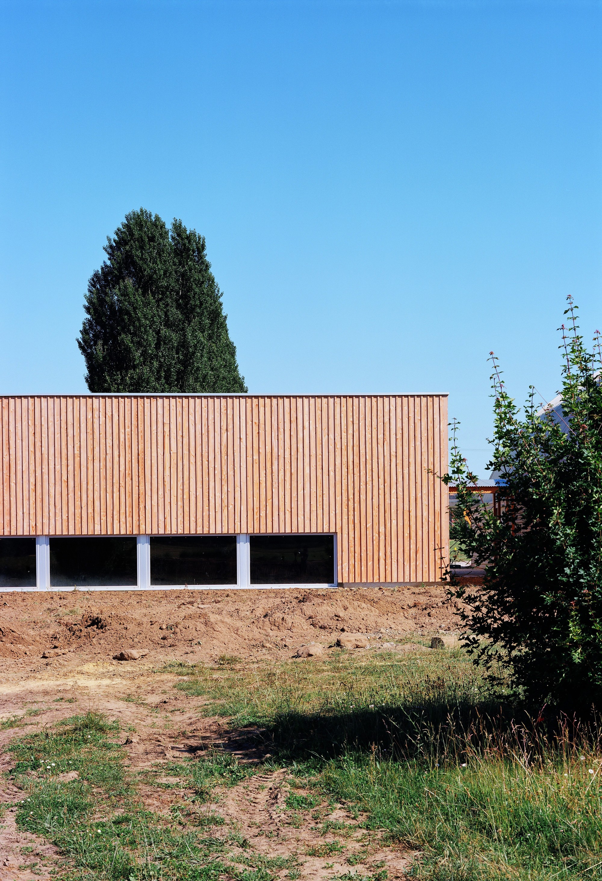 Sonzay’s Sports Dojo / Bauchet de La Bouvrie Architects-26