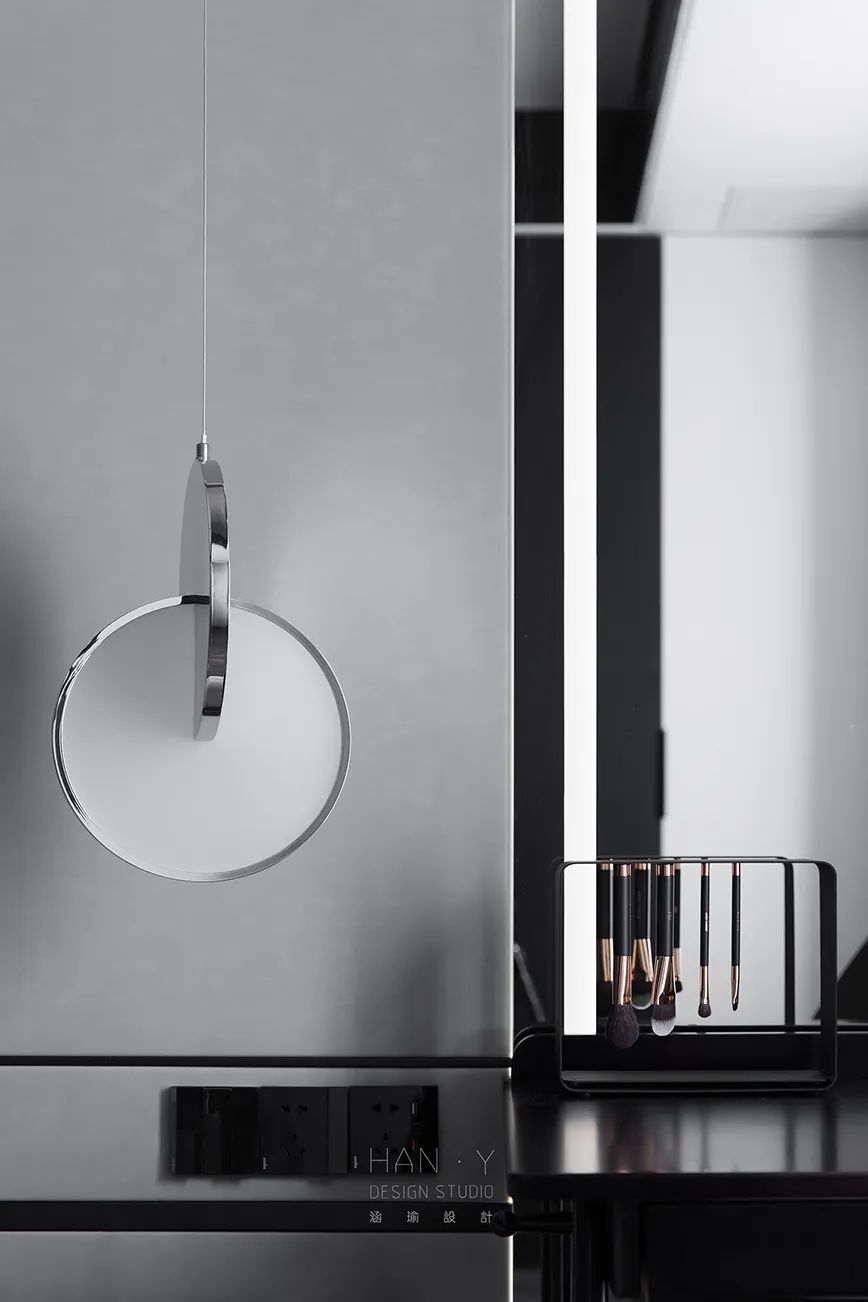 高级黑灰木元素，打造 100 平简约温馨家-40