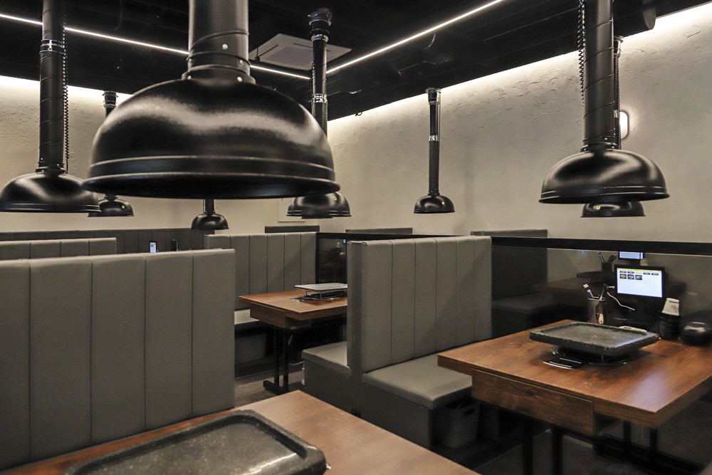 高级黑的 50 平米公寓，现代极简风格的典范-11