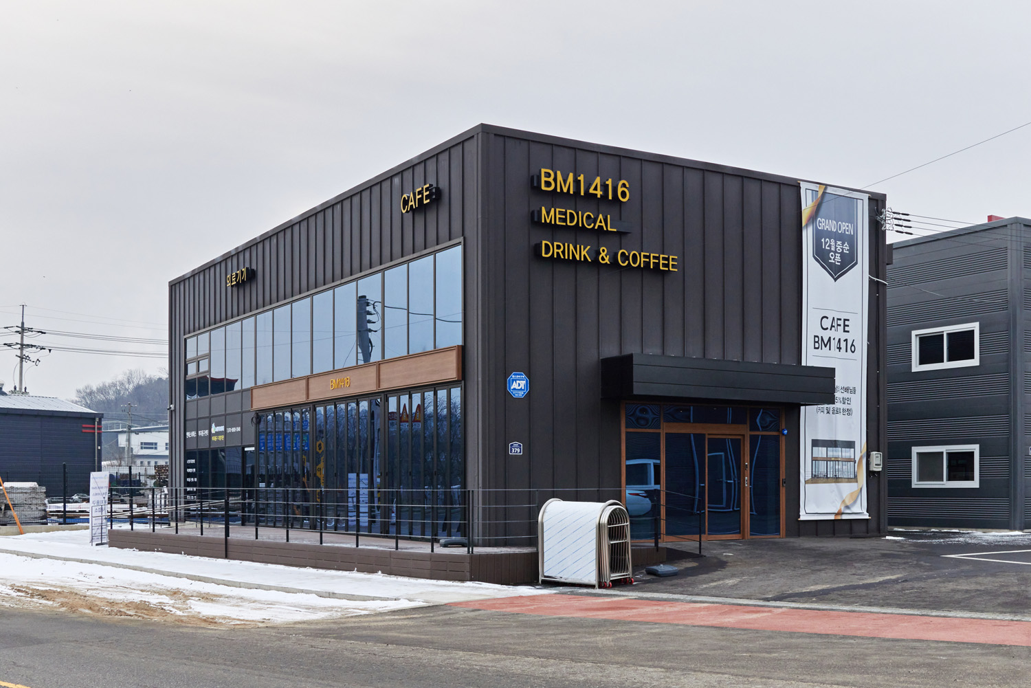 白色与木质，打造极简 40 平米公寓-15