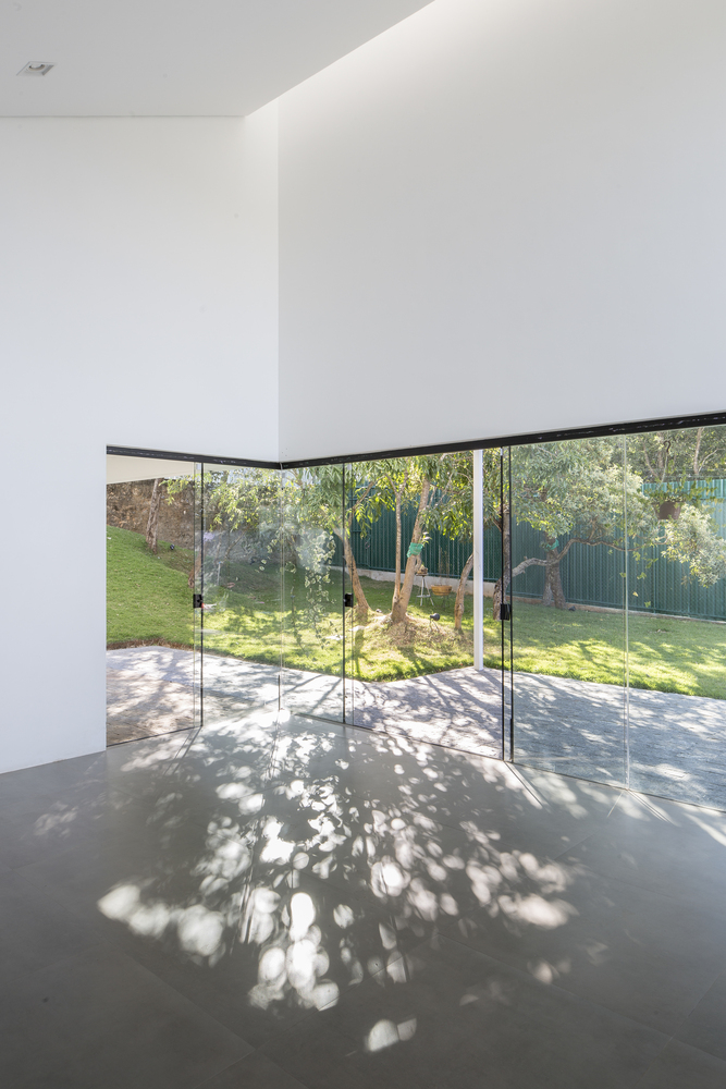 巴西 Cora House 的陡坡长廊建筑-32