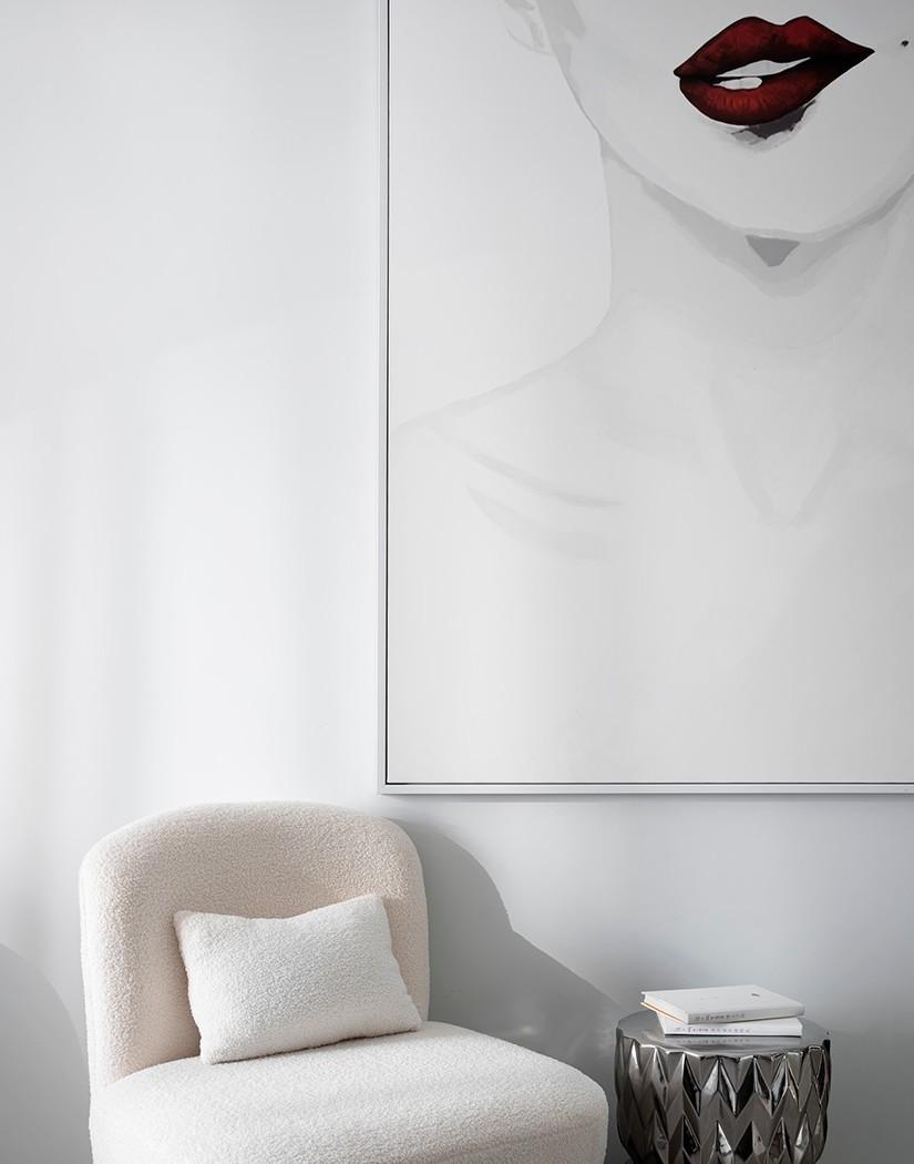 灰色调温馨别墅,午后光影下的和谐空间-34