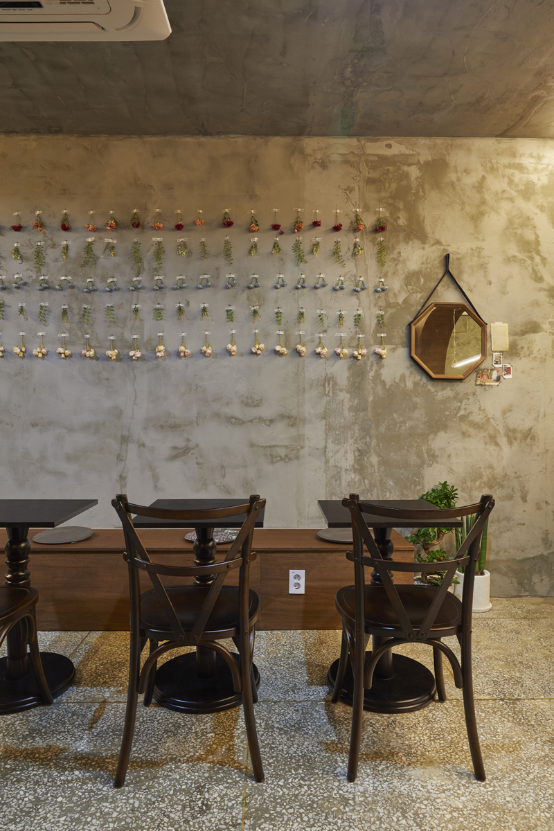 温馨十坪咖啡馆，打造简约纯真空间-8