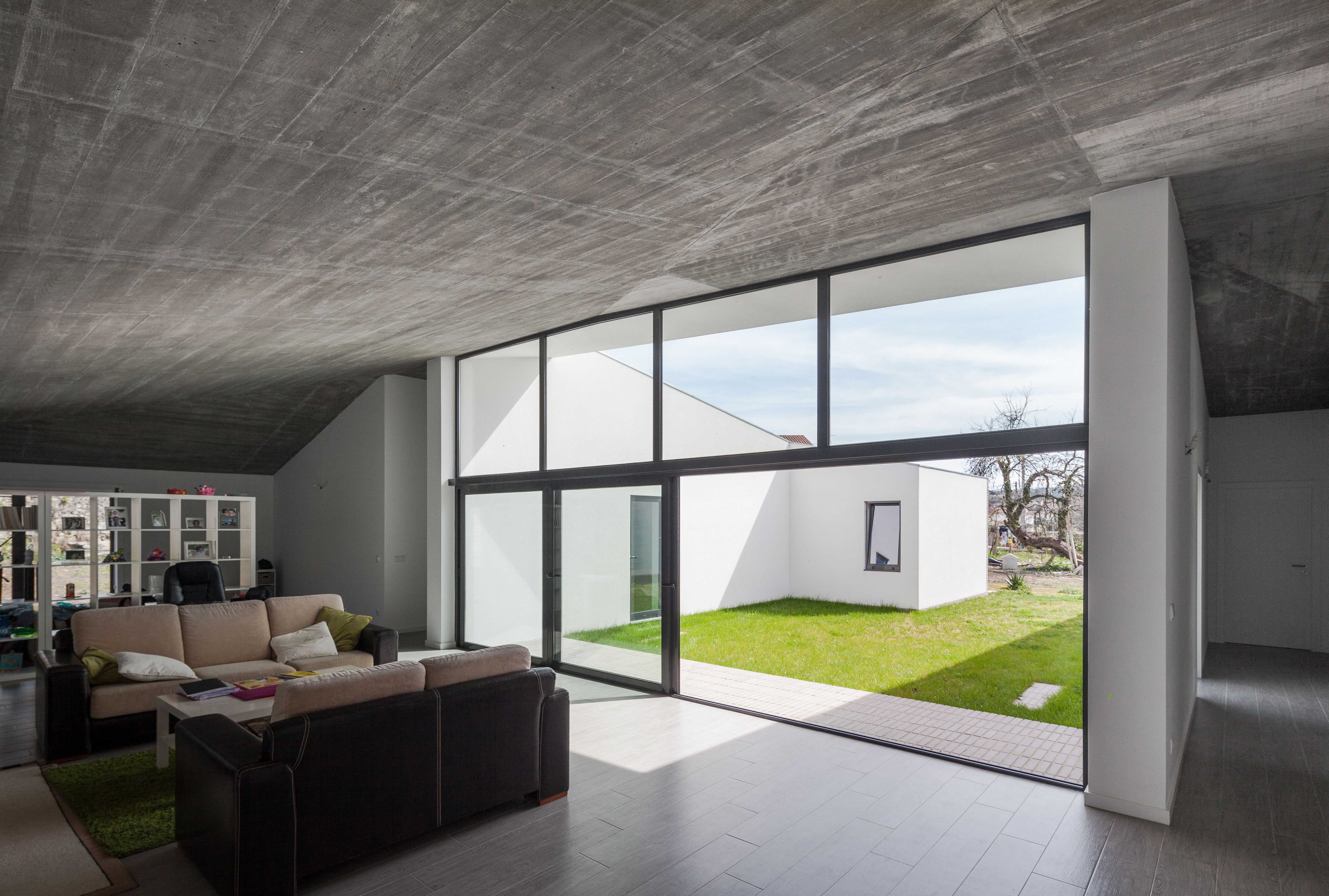 开放露台之居,和谐融入传统环境-16