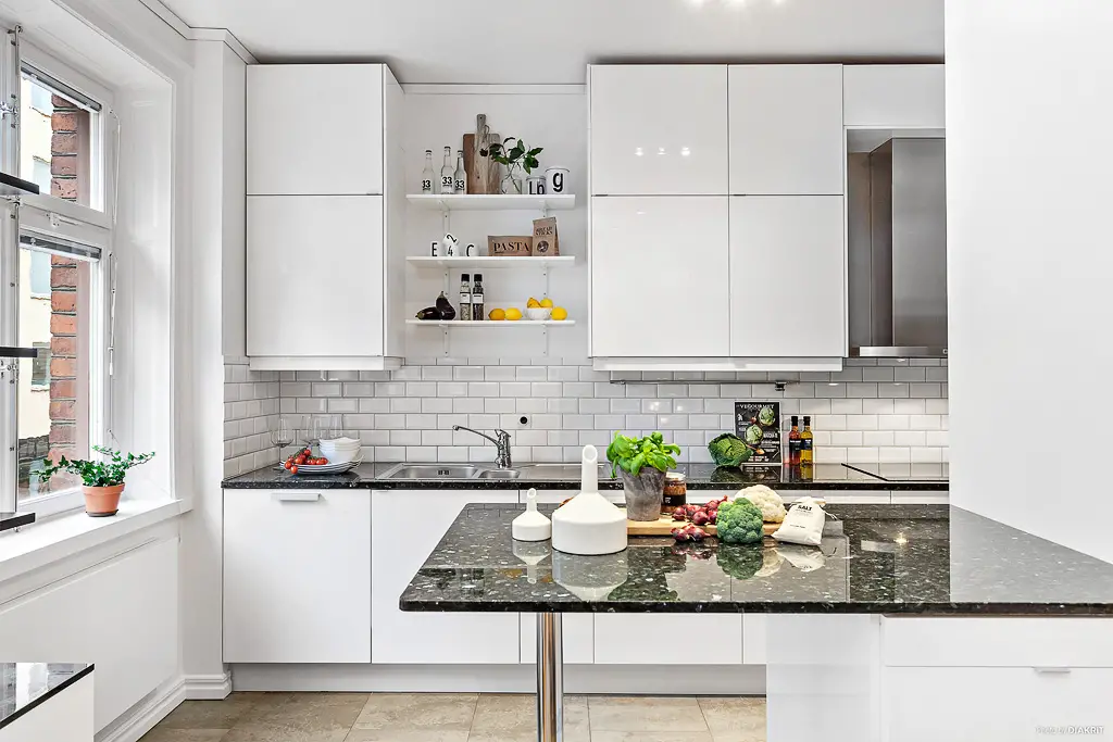 瑞典灰白经典公寓 | 温馨宁静的现代设计-8