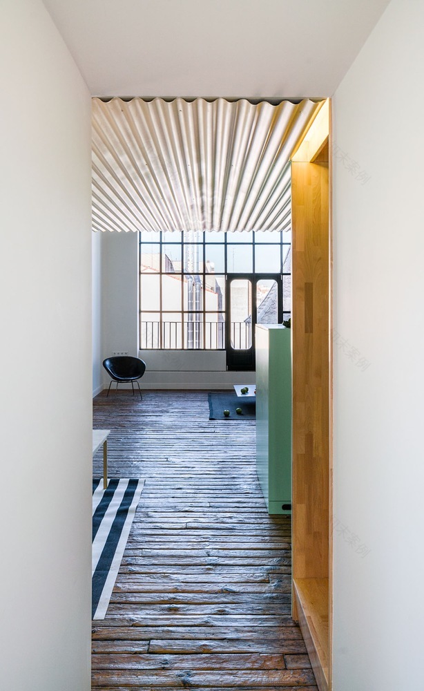 马德里阁楼的奇幻空间-38