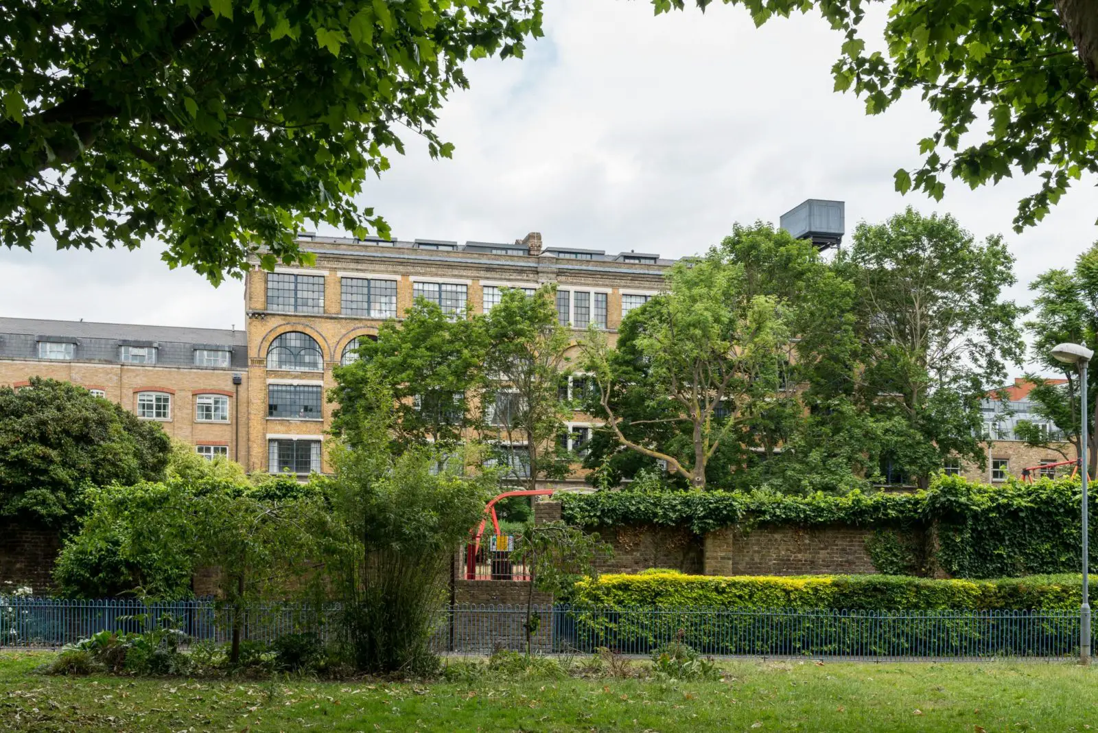 伦敦中心砖式拱窗优雅阁楼设计-20