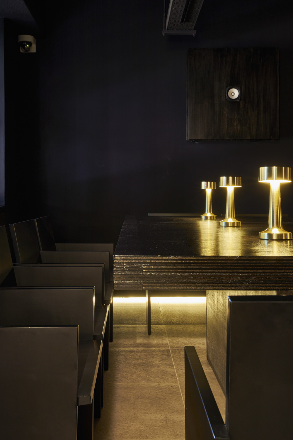 现代高级 26 平酒庄设计，演绎黑白色调的魅力-16