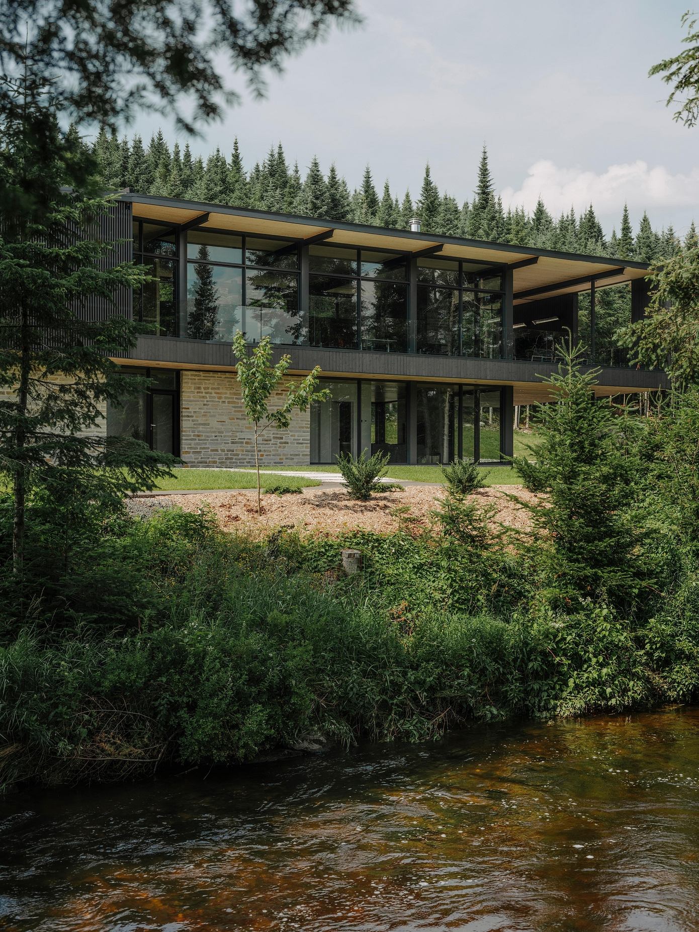 圣达米安公寓（注：Résidence常见释义为公寓，住宅 ，Saint Damien为特定名称，音译成圣达米安  ） 丨加拿大魁北克丨Anne Carrier Architecture-9