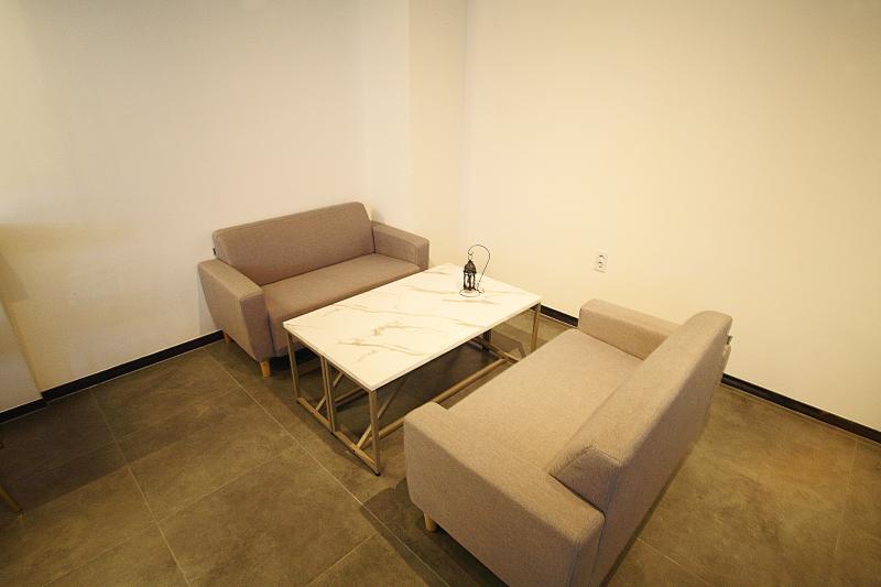 极简黑白咖啡空间，40 平小店的精致设计-12