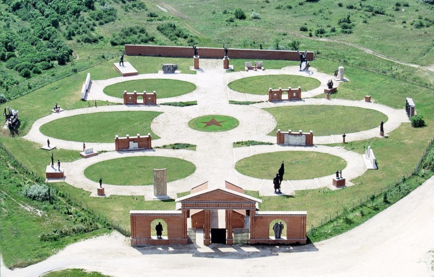 Memento Park(纪念公园)丨匈牙利布达佩斯丨匈牙利建筑师Ákos Eleőd-19