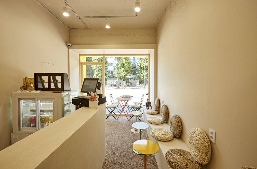 蓝色外观的 8 平米拘留室，极简主义的完美体现-8