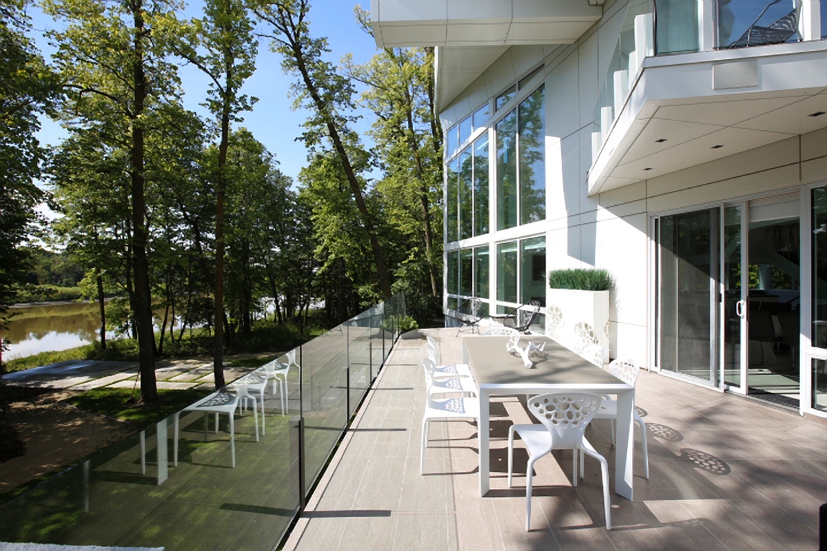 加拿大现代主义边缘住宅设计-0