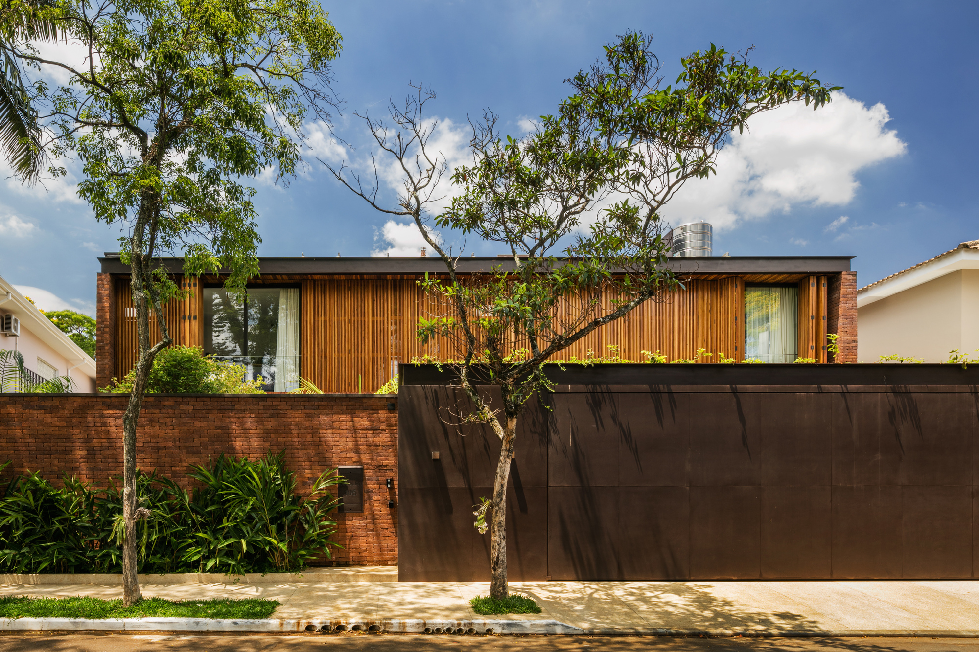 巴西 São Paulo 公园旁的绿色环保家庭住宅-15